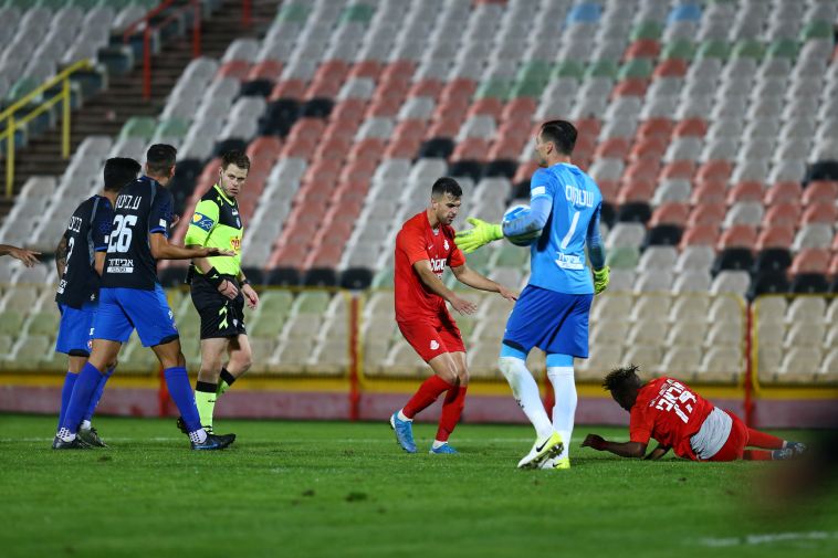 שטקוס. "היה לו הרבה מזל, כדורים פגעו בו ולא נכנסו" (לירון מולדובן) שטקוס. "היה לו הרבה מזל, כדורים פגעו בו ולא נכנסו" (לירון מולדובן)