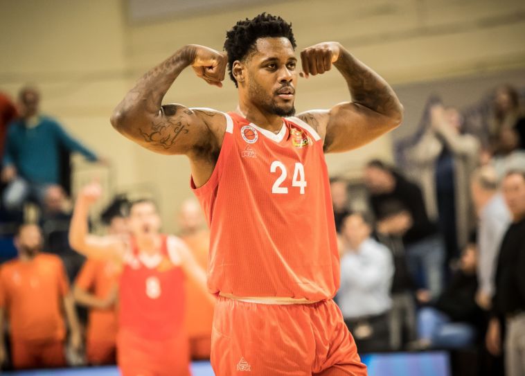 קלי חוגג. ריצה מוחצת של ראשל