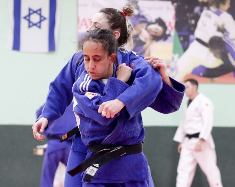 "לא בוכים על פציעות". גילי כהן (דני מרון)