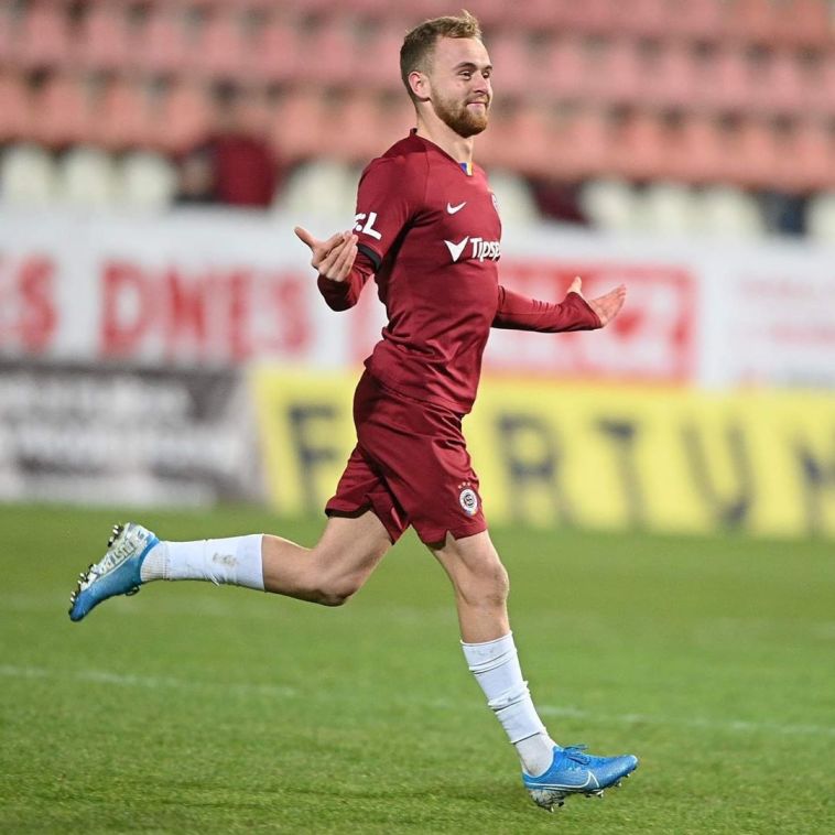 האשק. הטיל פצצה (דף האינסטגרם של ספרטה פראג)