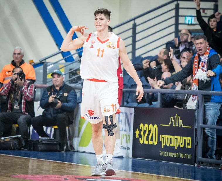 אדם אריאל. הידית מאופסת (עודד קרני)