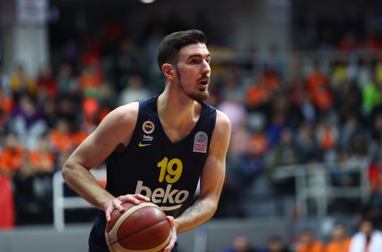 דה קולו. הקאמבק של פנר נעצר בעיצומו (פנרבחצ'ה, האתר הרשמי)