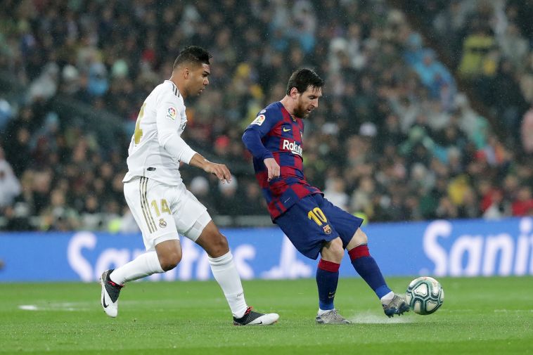 מסי וקאסמירו בקלאסיקו. בספרד חוזרים לאימונים בקרוב (Gonzalo Arroyo Moreno/Getty Images)