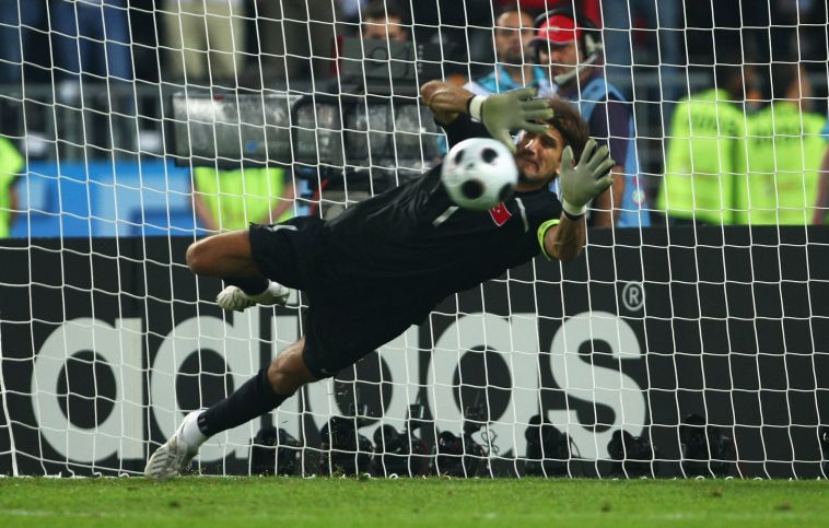 רושטו. טורקיה מתפללת לשלומו (Clive Rose/Getty Images)