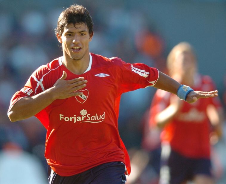 אגוארו במדי אינדפנדיינטה (מתוך טוויטר)