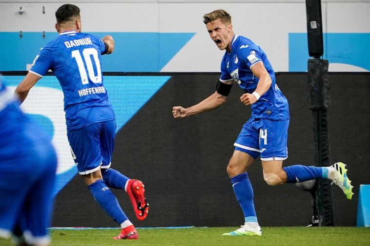 באומגרטנר ודאבור חוגגים את השער הראשון. (Ronald Wittek/Pool via Getty Images)