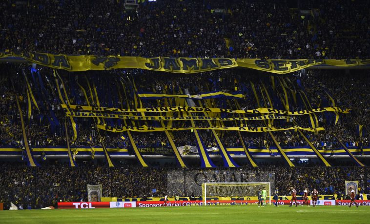 אוהדי בוקה ג'וניורס בבומבוניירה. האצטדיון המרגש בעולם (Marcelo Endelli/Getty Images)