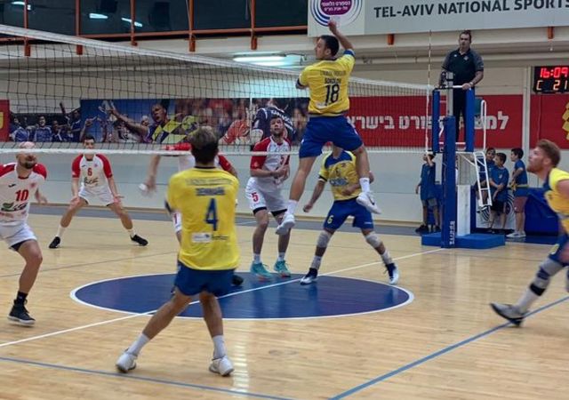 כדורעף: הפועל מטה אשר/עכו ניצחה 1:3 את מכבי תל אביב