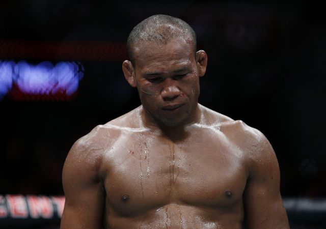 יממה לפני הקרב: לוחם UFC נדבק בנגיף הקורונה