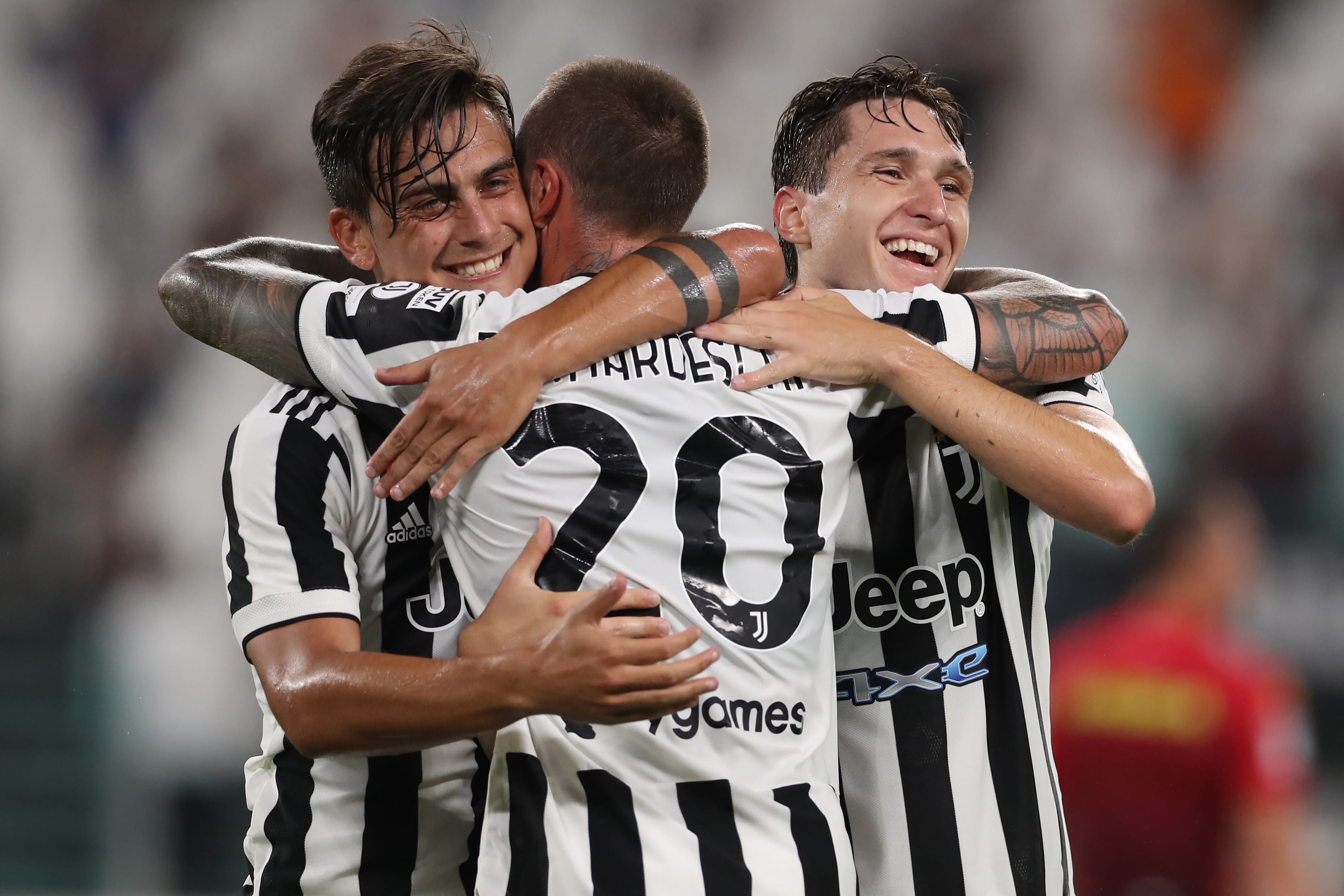 שחקני יובנטוס פאולו דיבאלה, פדריקו קייזה חוגגים