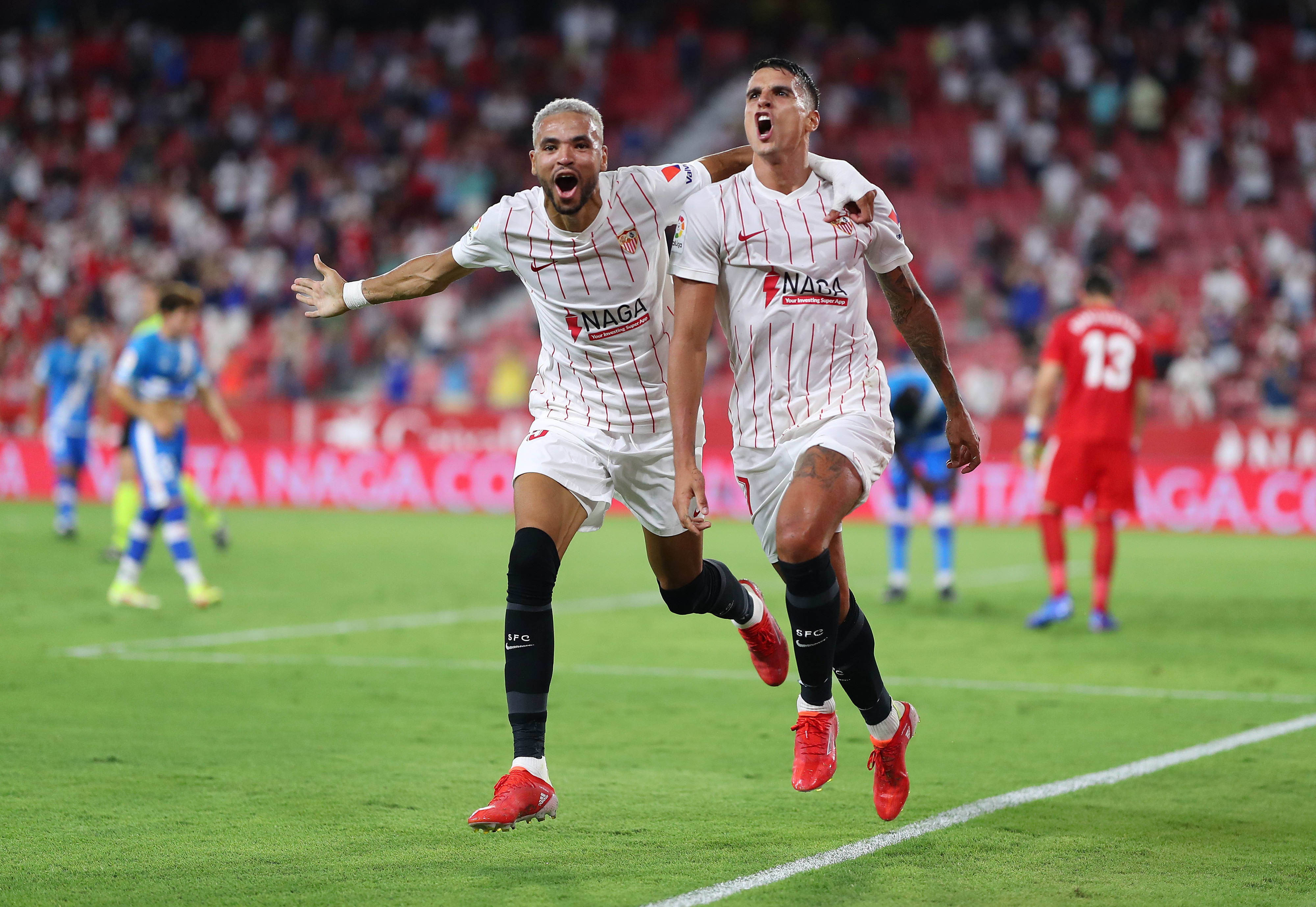 שחקני סביליה אריק לאמלה לצד יוסף אן-נסרי