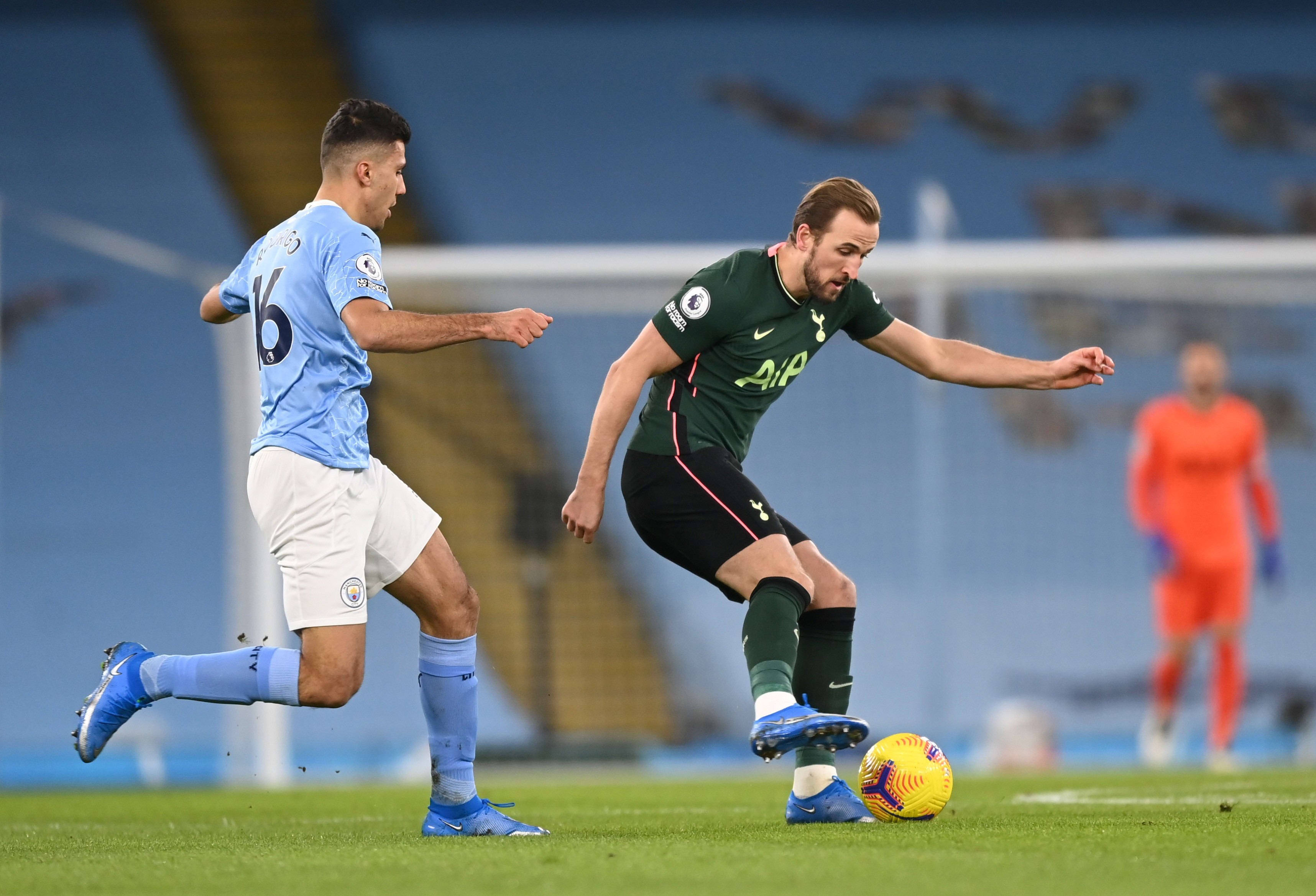 שחקן מנצ'סטר סיטי רודרי מול שחקן טוטנהאם הארי קיין