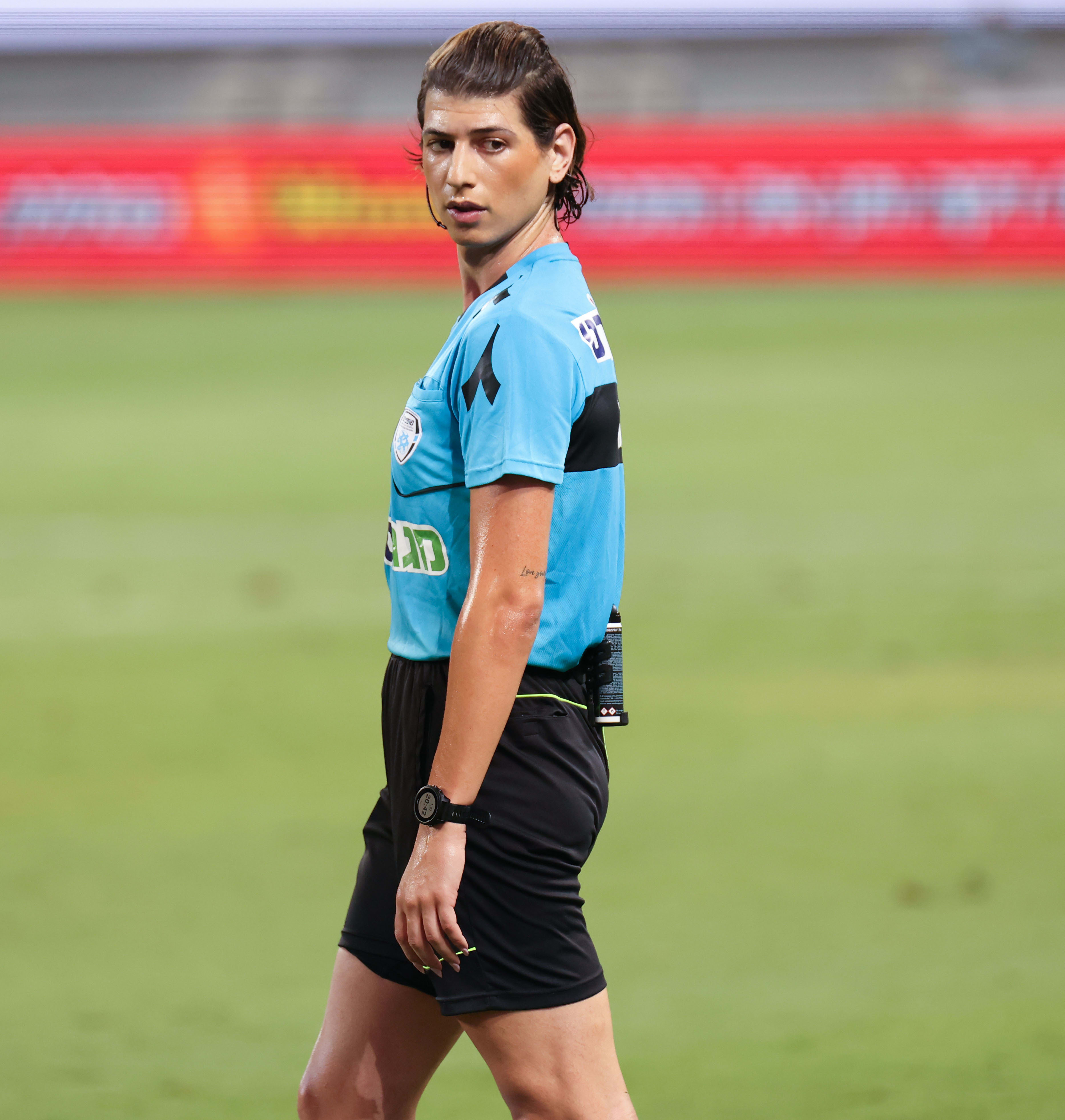 ספיר ברמן שופטת כדורגל