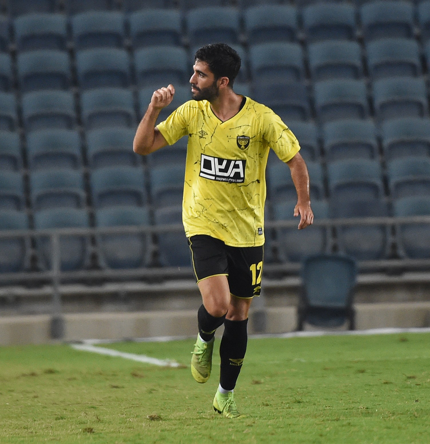 אורן ביטון שחקן בית"ר ירושלים חוגג שער